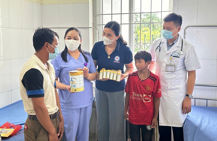 Bệnh nhi 10 tuổi mắc bệnh bạch hầu xuất viện- Ảnh 1. Bệnh nhi 10 tuổi mắc bệnh bạch hầu xuất viện- Ảnh 1.