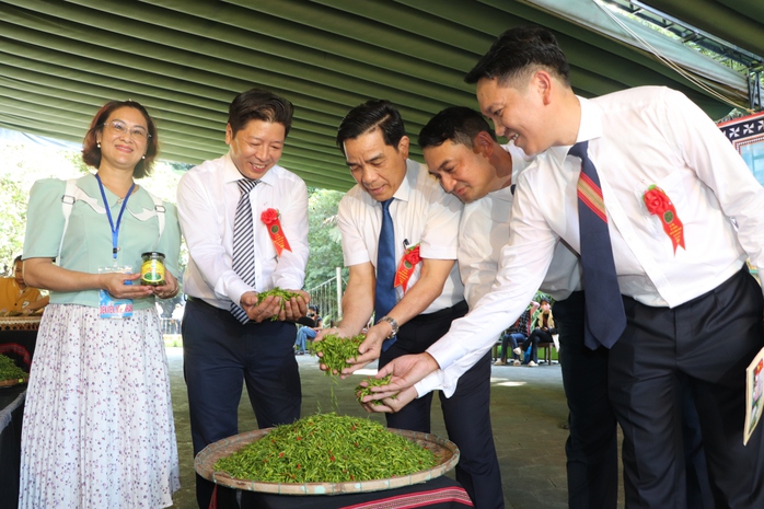 Lần đầu tiên khai mạc Lễ hội ớt A Riêu ở Quảng Nam- Ảnh 2. Lần đầu tiên khai mạc Lễ hội ớt A Riêu ở Quảng Nam- Ảnh 2.