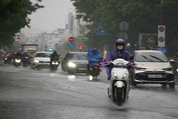 Thời tiết ở TP HCM và Nam Bộ hôm nay, 16-8: Mưa có xu hướng gia tăng - Ảnh 1. Thời tiết ở TP HCM và Nam Bộ hôm nay, 16-8: Mưa có xu hướng gia tăng - Ảnh 1.