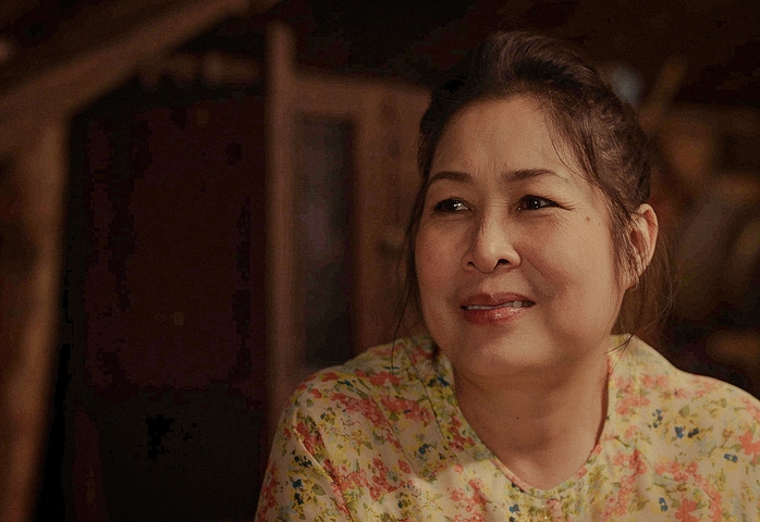 NSND Hồng Vân lần đầu làm "người tình màn ảnh" của Quyền Linh- Ảnh 2. NSND Hồng Vân lần đầu làm "người tình màn ảnh" của Quyền Linh- Ảnh 2.