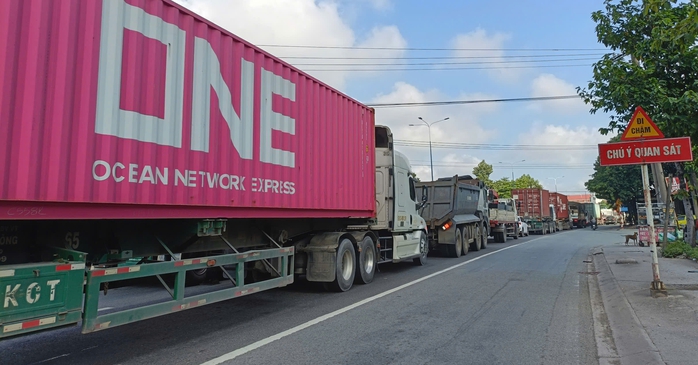 Hình ảnh "ngay ngắn" khiến nhiều người ngạc nhiên trên đường Mỹ Phước-Tân Vạn sáng 15-8- Ảnh 3. Hình ảnh "ngay ngắn" khiến nhiều người ngạc nhiên trên đường Mỹ Phước-Tân Vạn sáng 15-8- Ảnh 3.