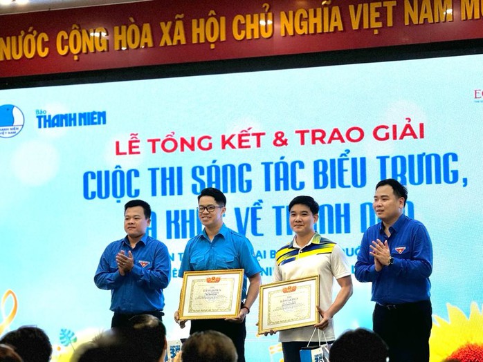 Báo Thanh Niên trao giải ca khúc hay về thanh niên- Ảnh 2. Báo Thanh Niên trao giải ca khúc hay về thanh niên- Ảnh 2.