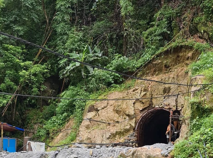 Vụ mìn nổ 2 người thương vong: Phó giám đốc chỉ đạo xóa dấu vết hiện trường- Ảnh 2. Vụ mìn nổ 2 người thương vong: Phó giám đốc chỉ đạo xóa dấu vết hiện trường- Ảnh 2.