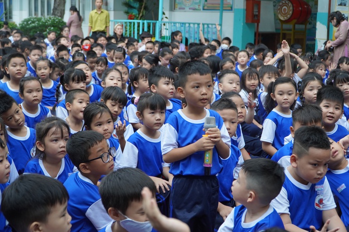 TP HCM: Không yêu cầu học sinh mua sắm đề cương, tài liệu tham khảo, sách vở bài tập- Ảnh 1. TP HCM: Không yêu cầu học sinh mua sắm đề cương, tài liệu tham khảo, sách vở bài tập- Ảnh 1.