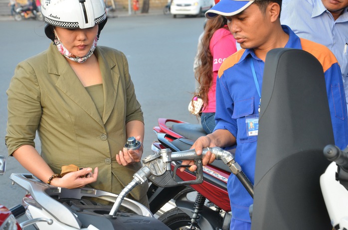 Giá xăng dầu tăng nhẹ sau 5 lần giảm- Ảnh 1. Giá xăng dầu tăng nhẹ sau 5 lần giảm- Ảnh 1.