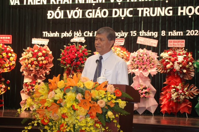 Giám đốc Sở GD-ĐT TP HCM lưu ý nóng đến các hiệu trưởng về “việc không được làm” trong năm học mới - Ảnh 1. Giám đốc Sở GD-ĐT TP HCM lưu ý nóng đến các hiệu trưởng về “việc không được làm” trong năm học mới - Ảnh 1.