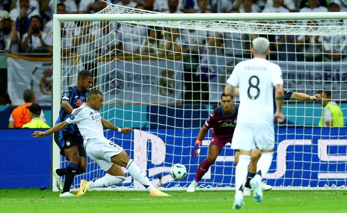 Kylian Mbappe: "Siêu cúp châu Âu chỉ là bước khởi đầu"- Ảnh 4. Kylian Mbappe: "Siêu cúp châu Âu chỉ là bước khởi đầu"- Ảnh 4.