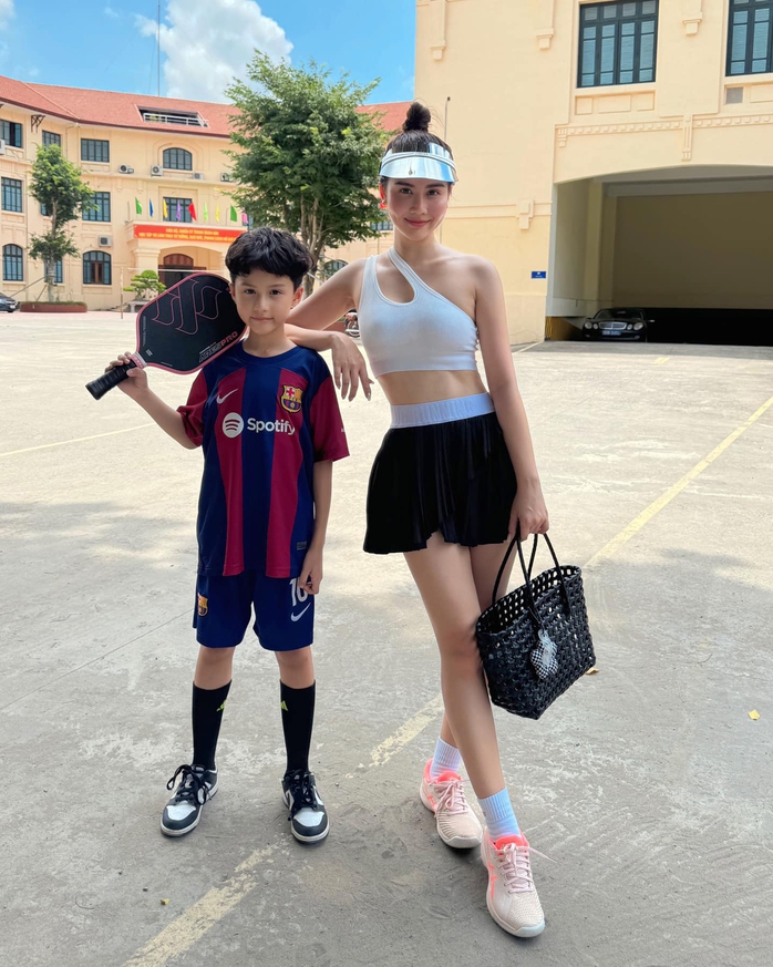 Người đẹp Việt gợi ý thời trang cho những cô nàng chơi pickleball
- Ảnh 4. Người đẹp Việt gợi ý thời trang cho những cô nàng chơi pickleball
- Ảnh 4.