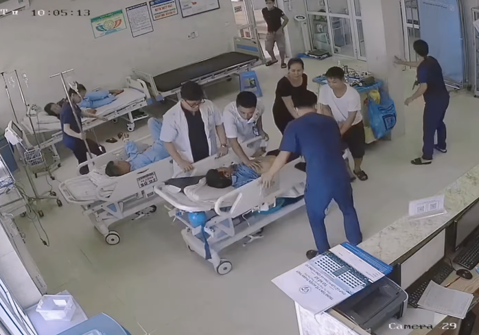 VIDEO: Đang siêu âm tim, bác sĩ hốt hoảng khi thấy bệnh nhân bất ngờ ngừng thở- Ảnh 1. VIDEO: Đang siêu âm tim, bác sĩ hốt hoảng khi thấy bệnh nhân bất ngờ ngừng thở- Ảnh 1.
