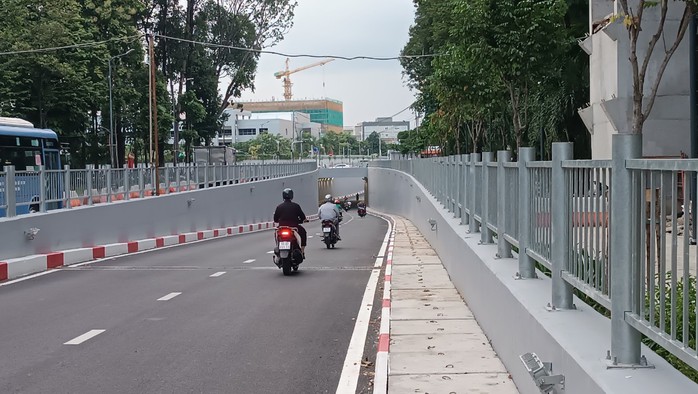 Hầm chui cửa ngõ Tân Sơn Nhất ra sao sau 6 ngày thông xe?- Ảnh 1. Hầm chui cửa ngõ Tân Sơn Nhất ra sao sau 6 ngày thông xe?- Ảnh 1.