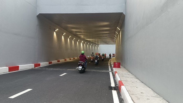 Hầm chui cửa ngõ Tân Sơn Nhất ra sao sau 6 ngày thông xe?- Ảnh 2. Hầm chui cửa ngõ Tân Sơn Nhất ra sao sau 6 ngày thông xe?- Ảnh 2.