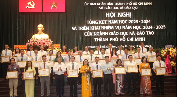 TP HCM sẽ chọn 1 số trường học thí điểm sử dụng tiếng Anh làm ngôn ngữ thứ hai - Ảnh 3. TP HCM sẽ chọn 1 số trường học thí điểm sử dụng tiếng Anh làm ngôn ngữ thứ hai - Ảnh 3.