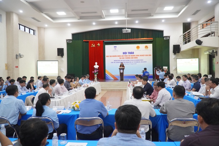Trường cao đẳng cần đẩy mạnh đào tạo nhân lực ngành bán dẫn- Ảnh 1. Trường cao đẳng cần đẩy mạnh đào tạo nhân lực ngành bán dẫn- Ảnh 1.