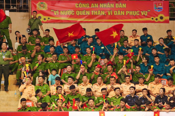 Giải bóng chuyền Công an TP HCM: Chủ nhà CATP HCM đăng quang- Ảnh 1. Giải bóng chuyền Công an TP HCM: Chủ nhà CATP HCM đăng quang- Ảnh 1.