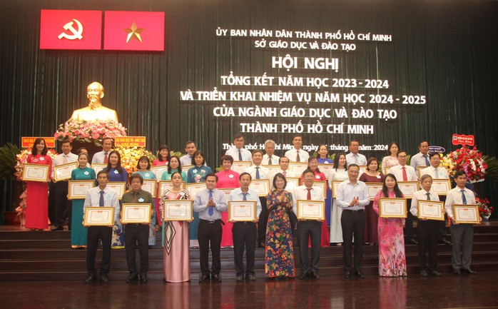 TP HCM sẽ chọn 1 số trường học thí điểm sử dụng tiếng Anh làm ngôn ngữ thứ hai - Ảnh 4. TP HCM sẽ chọn 1 số trường học thí điểm sử dụng tiếng Anh làm ngôn ngữ thứ hai - Ảnh 4.