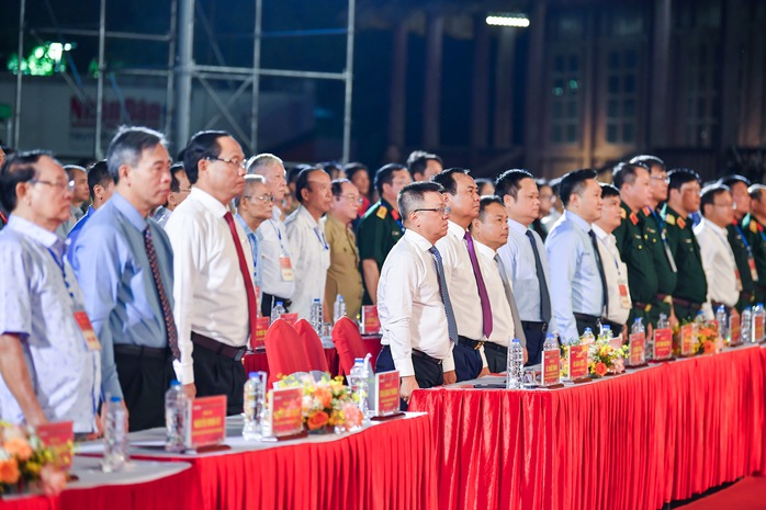 Ấn tượng chương trình nghệ thuật chính luận "Vĩ tuyến 17 - Khát vọng hòa bình"- Ảnh 1. Ấn tượng chương trình nghệ thuật chính luận "Vĩ tuyến 17 - Khát vọng hòa bình"- Ảnh 1.