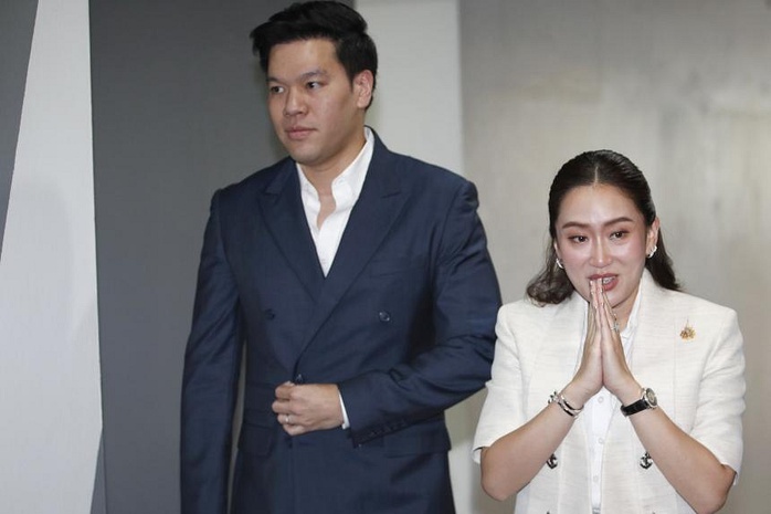 Thủ tướng Thái Lan Paetongtarn Shinawatra và chồng Pitaka Suksawat. Ảnh: EPA Thủ tướng Thái Lan Paetongtarn Shinawatra và chồng Pitaka Suksawat. Ảnh: EPA