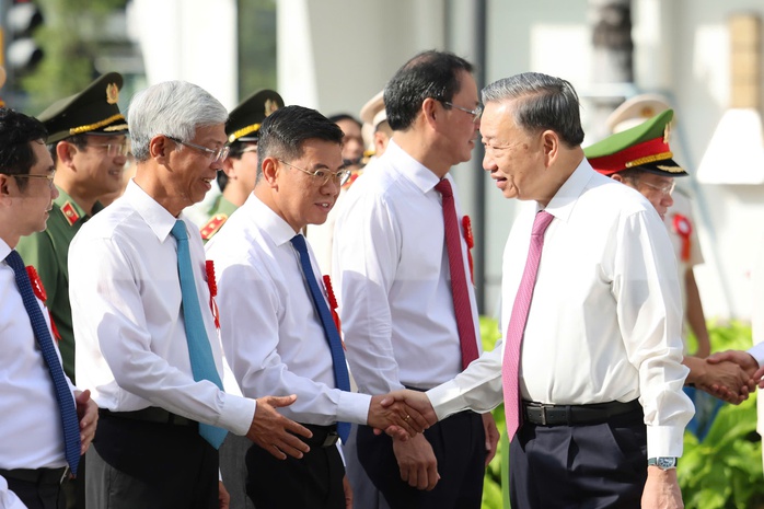 Phóng sự ảnh: Toàn cảnh ngày làm việc của Tổng Bí thư, Chủ tịch nước Tô Lâm tại TPHCM- Ảnh 3. Phóng sự ảnh: Toàn cảnh ngày làm việc của Tổng Bí thư, Chủ tịch nước Tô Lâm tại TPHCM- Ảnh 3.