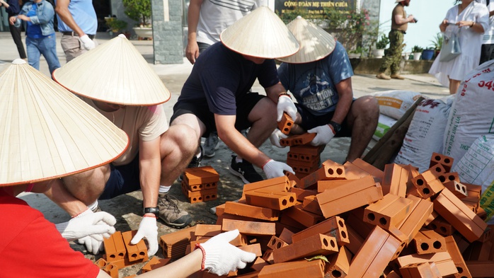 Hình ảnh Đại sứ Canada tại Việt Nam tới thăm Mái ấm Tình Mẹ 2 ở Bình Dương- Ảnh 8. Hình ảnh Đại sứ Canada tại Việt Nam tới thăm Mái ấm Tình Mẹ 2 ở Bình Dương- Ảnh 8.