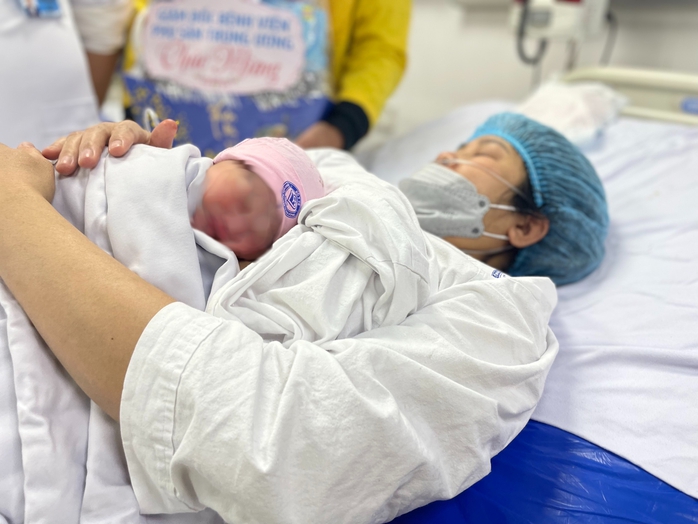 Lao động nữ sinh con được tăng trợ cấp thai sản- Ảnh 1. Lao động nữ sinh con được tăng trợ cấp thai sản- Ảnh 1.
