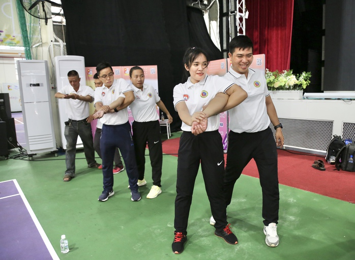 TP HCM tập huấn võ tự vệ và võ nhạc Vovinam cho 650 giáo viên tiểu học- Ảnh 3. TP HCM tập huấn võ tự vệ và võ nhạc Vovinam cho 650 giáo viên tiểu học- Ảnh 3.