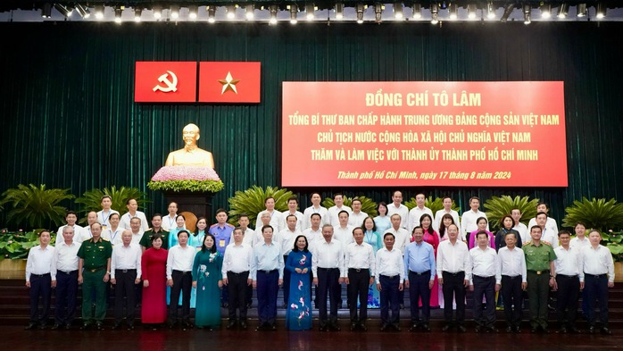 Phóng sự ảnh: Toàn cảnh ngày làm việc của Tổng Bí thư, Chủ tịch nước Tô Lâm tại TPHCM- Ảnh 19. Phóng sự ảnh: Toàn cảnh ngày làm việc của Tổng Bí thư, Chủ tịch nước Tô Lâm tại TPHCM- Ảnh 19.