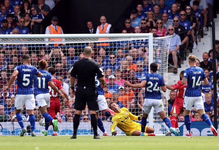Thắng dễ tân binh Ipswich Town, Liverpool lên ngôi đầu Ngoại hạng Anh- Ảnh 4. Thắng dễ tân binh Ipswich Town, Liverpool lên ngôi đầu Ngoại hạng Anh- Ảnh 4.