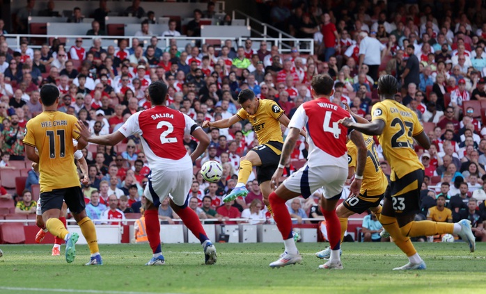 Hạ "bầy sói" Wolverhampton, Arsenal góp mặt Top 3 Ngoại hạng Anh- Ảnh 1. Hạ "bầy sói" Wolverhampton, Arsenal góp mặt Top 3 Ngoại hạng Anh- Ảnh 1.