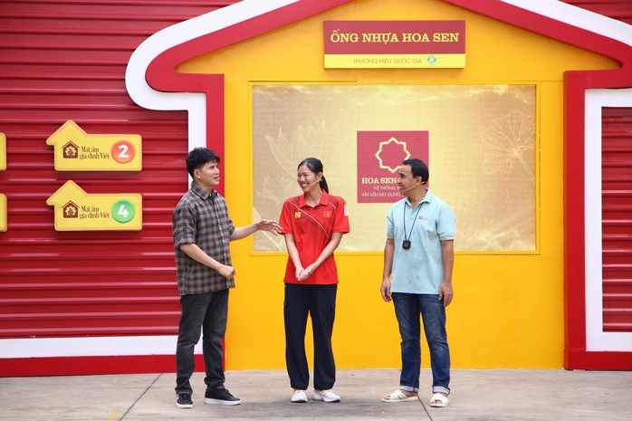 Hoa hậu Nguyễn Thúc Thùy Tiên có mặt tại “Mái ấm gia đình Việt” ở Hậu Giang- Ảnh 12. Hoa hậu Nguyễn Thúc Thùy Tiên có mặt tại “Mái ấm gia đình Việt” ở Hậu Giang- Ảnh 12.