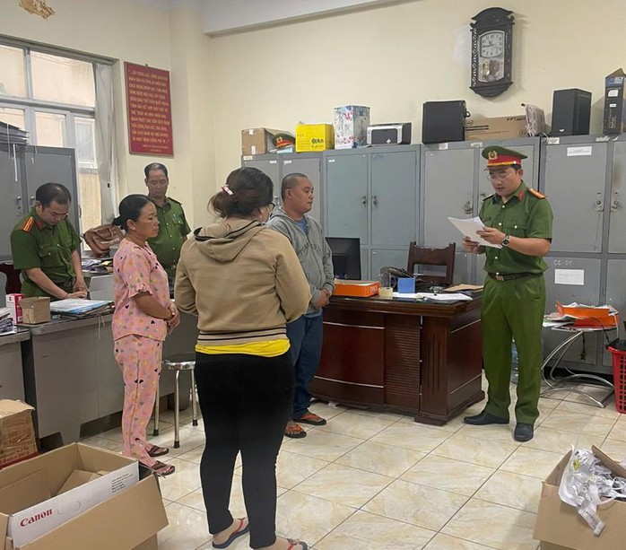 Bắt 3 đối tượng về tội “Tham ô tài sản” ở Đồng Nai- Ảnh 1. Bắt 3 đối tượng về tội “Tham ô tài sản” ở Đồng Nai- Ảnh 1.