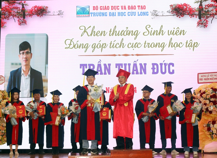 751 tân cử nhân Trường ĐH Cửu Long đón tin vui- Ảnh 4. 751 tân cử nhân Trường ĐH Cửu Long đón tin vui- Ảnh 4.