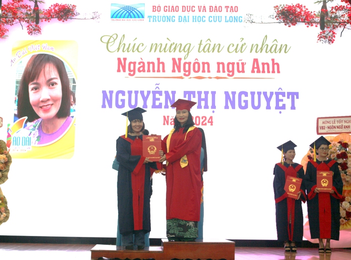 751 tân cử nhân Trường ĐH Cửu Long đón tin vui- Ảnh 6. 751 tân cử nhân Trường ĐH Cửu Long đón tin vui- Ảnh 6.