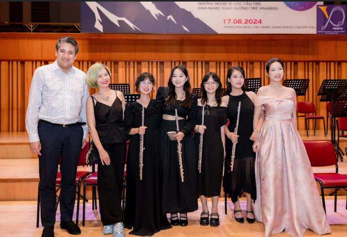 NSND Bùi Công Duy xúc động khi thấy các học trò trưởng thành- Ảnh 7. NSND Bùi Công Duy xúc động khi thấy các học trò trưởng thành- Ảnh 7.
