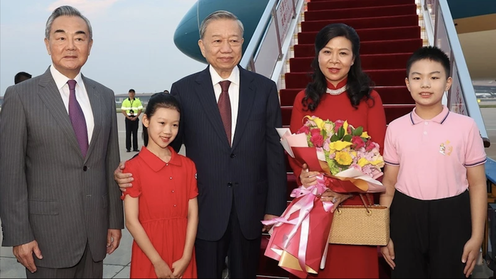 Tổng Bí thư, Chủ tịch nước Tô Lâm và Phu nhân đến thủ đô Bắc Kinh- Ảnh 2. Tổng Bí thư, Chủ tịch nước Tô Lâm và Phu nhân đến thủ đô Bắc Kinh- Ảnh 2.