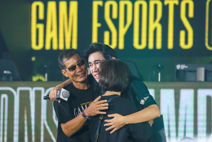 GAM Esports vô địch VCS, tuyển thủ Levi bật khóc- Ảnh 3. GAM Esports vô địch VCS, tuyển thủ Levi bật khóc- Ảnh 3.