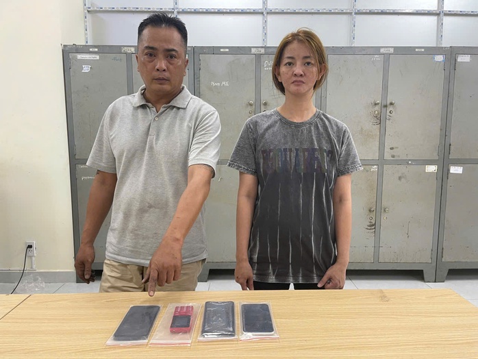 Cửa hàng "Trai Đẹp Bán iPhone" ở TP HCM bị lừa đảo- Ảnh 1. Cửa hàng "Trai Đẹp Bán iPhone" ở TP HCM bị lừa đảo- Ảnh 1.
