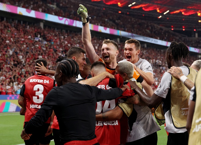 Thắng luân lưu Siêu cúp Đức, Leverkusen hoàn tất "cú ăn ba" kỳ vĩ- Ảnh 9. Thắng luân lưu Siêu cúp Đức, Leverkusen hoàn tất "cú ăn ba" kỳ vĩ- Ảnh 9.