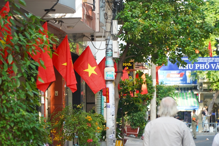 TP HCM: Khánh thành “Đường cờ Tổ quốc” tại phường Hoà Thạnh, quận Tân Phú- Ảnh 6. TP HCM: Khánh thành “Đường cờ Tổ quốc” tại phường Hoà Thạnh, quận Tân Phú- Ảnh 6.
