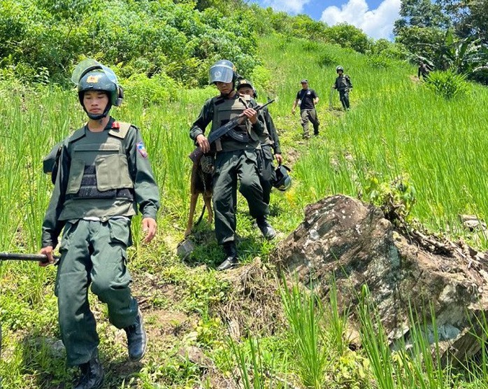 Đang ăn cơm, vợ bị chồng dùng súng bắn thẳng vào mặt- Ảnh 3. Đang ăn cơm, vợ bị chồng dùng súng bắn thẳng vào mặt- Ảnh 3.