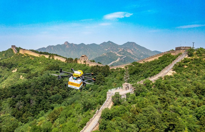 Meituan ra mắt tuyến giao hàng Vạn Lý Trường Thành Bắc Kinh. Ảnh: Sina Meituan ra mắt tuyến giao hàng Vạn Lý Trường Thành Bắc Kinh. Ảnh: Sina