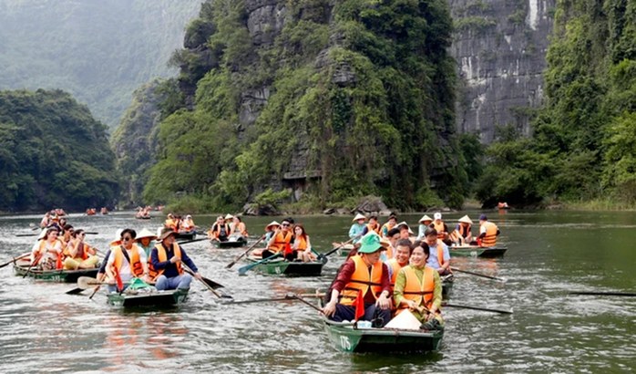 Ninh Bình chuẩn bị gì để đón đoàn khách 4.500 người của tỉ phú Ấn Độ?- Ảnh 2. Ninh Bình chuẩn bị gì để đón đoàn khách 4.500 người của tỉ phú Ấn Độ?- Ảnh 2.