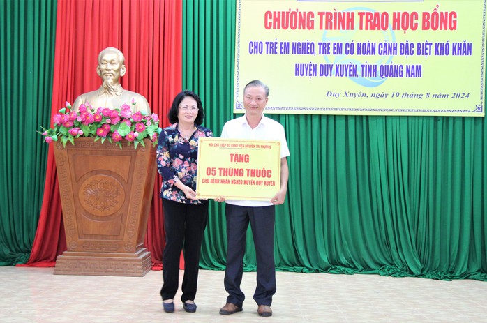 50 suất kinh phí hỗ trợ học tập tặng học sinh khó khăn ở Duy Xuyên- Ảnh 8.