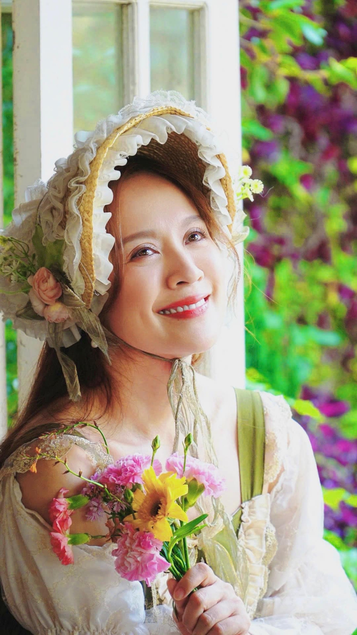 Thanh Thúy khoe vẻ đẹp rạng ngời tuổi 42- Ảnh 2. Thanh Thúy khoe vẻ đẹp rạng ngời tuổi 42- Ảnh 2.