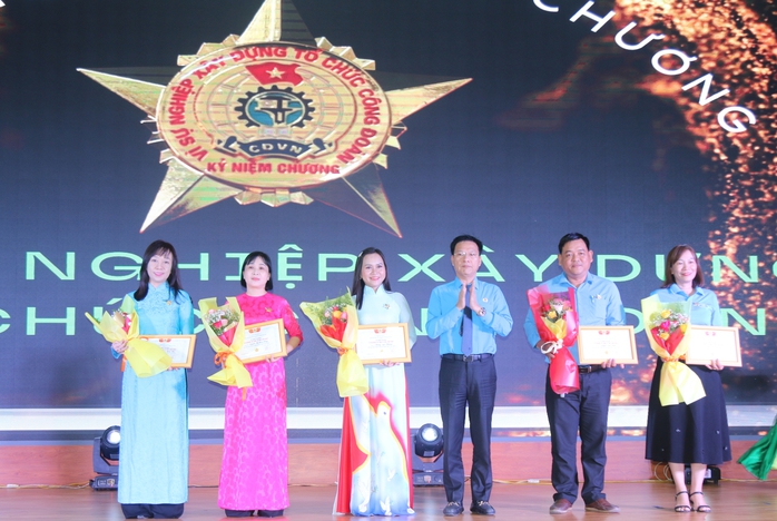 LĐLĐ Nha Trang tổ chức nhiều hoạt động hướng về người lao động
- Ảnh 2. LĐLĐ Nha Trang tổ chức nhiều hoạt động hướng về người lao động
- Ảnh 2.