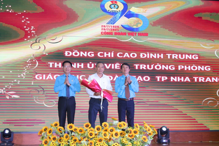LĐLĐ Nha Trang tổ chức nhiều hoạt động hướng về người lao động
- Ảnh 3. LĐLĐ Nha Trang tổ chức nhiều hoạt động hướng về người lao động
- Ảnh 3.