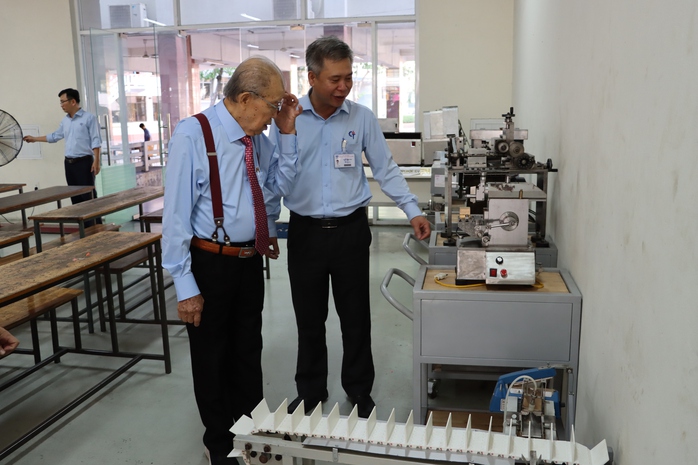 Xúc động những câu chuyện về thầy Võ Tòng Xuân ở trường xưa- Ảnh 1. Xúc động những câu chuyện về thầy Võ Tòng Xuân ở trường xưa- Ảnh 1.