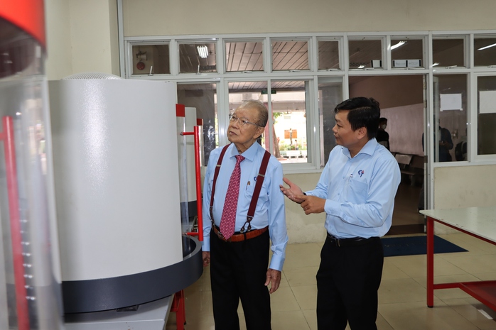 Xúc động những câu chuyện về thầy Võ Tòng Xuân ở trường xưa- Ảnh 3. Xúc động những câu chuyện về thầy Võ Tòng Xuân ở trường xưa- Ảnh 3.