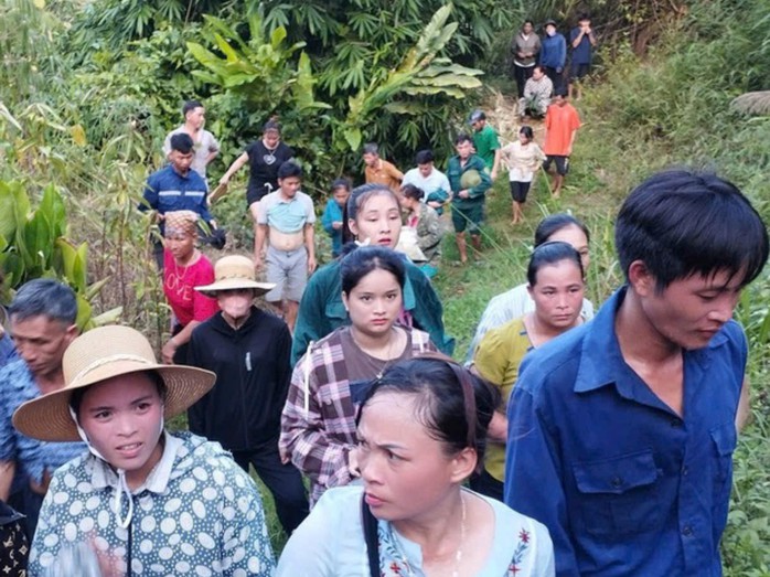 Hàng trăm người tìm kiếm bé trai 6 tuổi đi lạc trong rừng- Ảnh 1. Hàng trăm người tìm kiếm bé trai 6 tuổi đi lạc trong rừng- Ảnh 1.