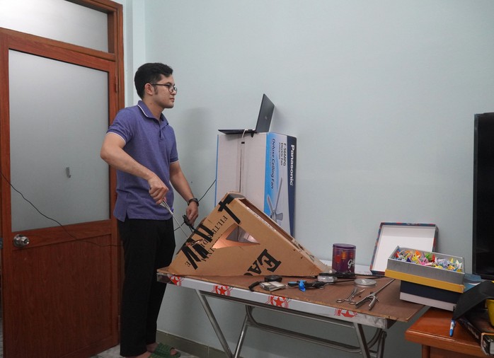 Bác sĩ Việt Nam đầu tiên chinh phục bộ môn gấp hạc giấy nội soi- Ảnh 1. Bác sĩ Việt Nam đầu tiên chinh phục bộ môn gấp hạc giấy nội soi- Ảnh 1.