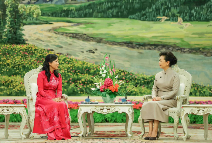 Phu nhân Ngô Phương Ly dự tiệc trà do Phu nhân Bành Lệ Viên chủ trì- Ảnh 1. Phu nhân Ngô Phương Ly dự tiệc trà do Phu nhân Bành Lệ Viên chủ trì- Ảnh 1.